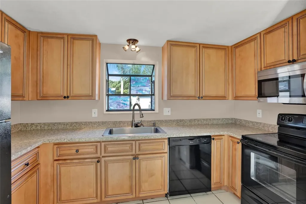 8201 Downfield Lane Tampa FL 33615