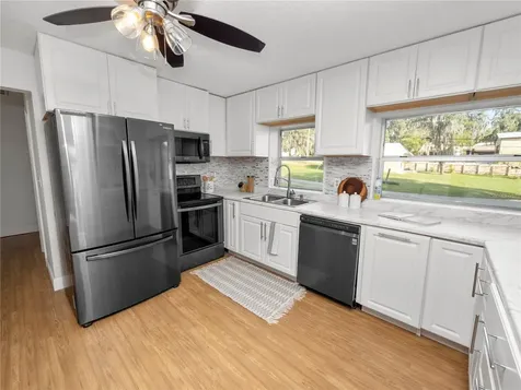 323 Lakeshore Court Polk City FL 33868