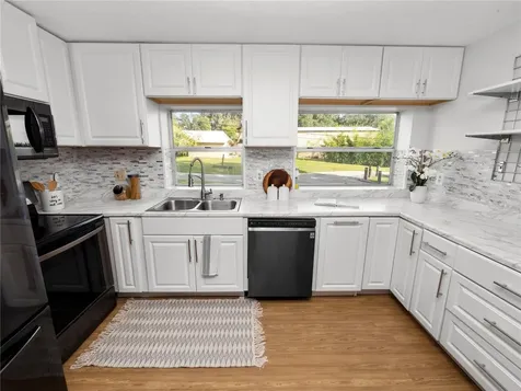 323 Lakeshore Court Polk City FL 33868