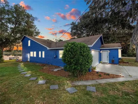 323 Lakeshore Court Polk City FL 33868