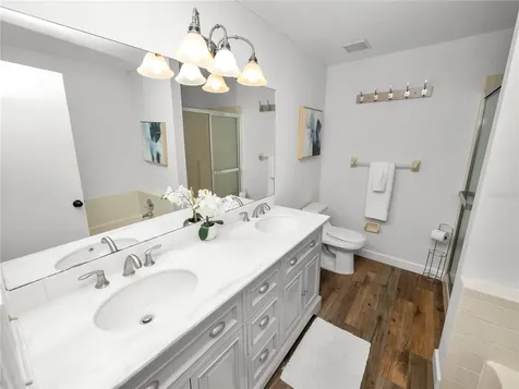 323 Lakeshore Court Polk City FL 33868