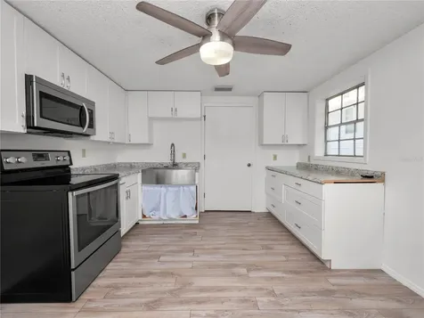 323 Lakeshore Court Polk City FL 33868