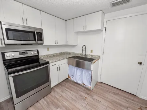 323 Lakeshore Court Polk City FL 33868