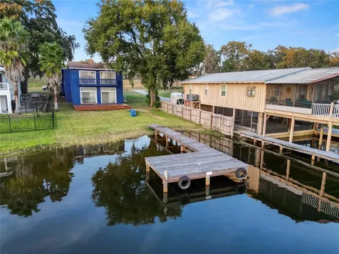 323 Lakeshore Court Polk City FL 33868