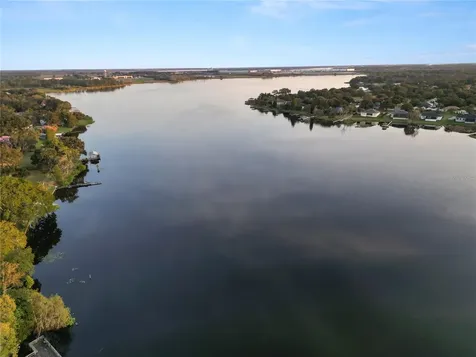 323 Lakeshore Court Polk City FL 33868