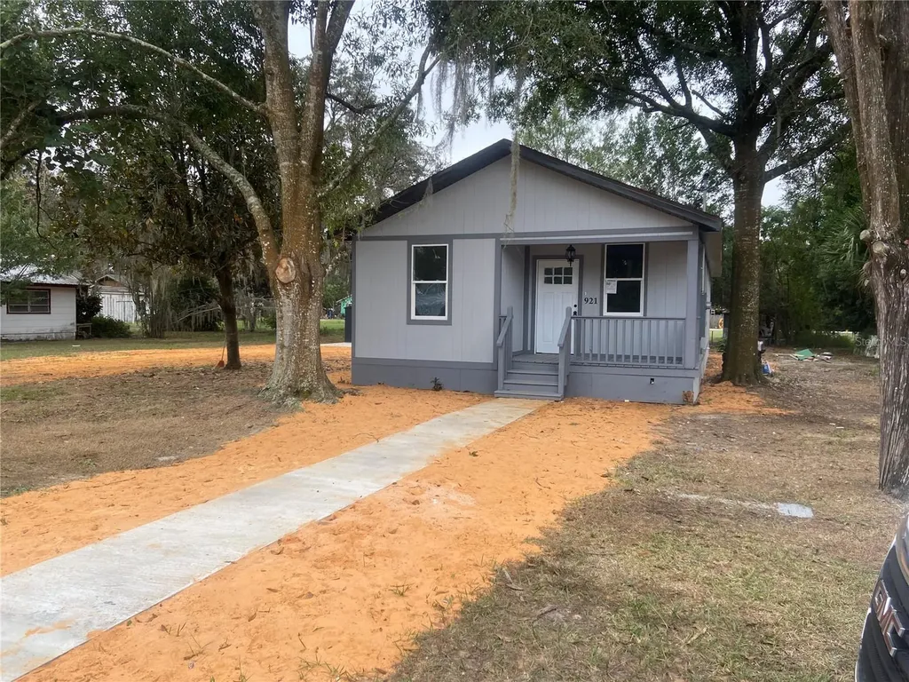 921 W Winifred Street Avon Park FL 33825