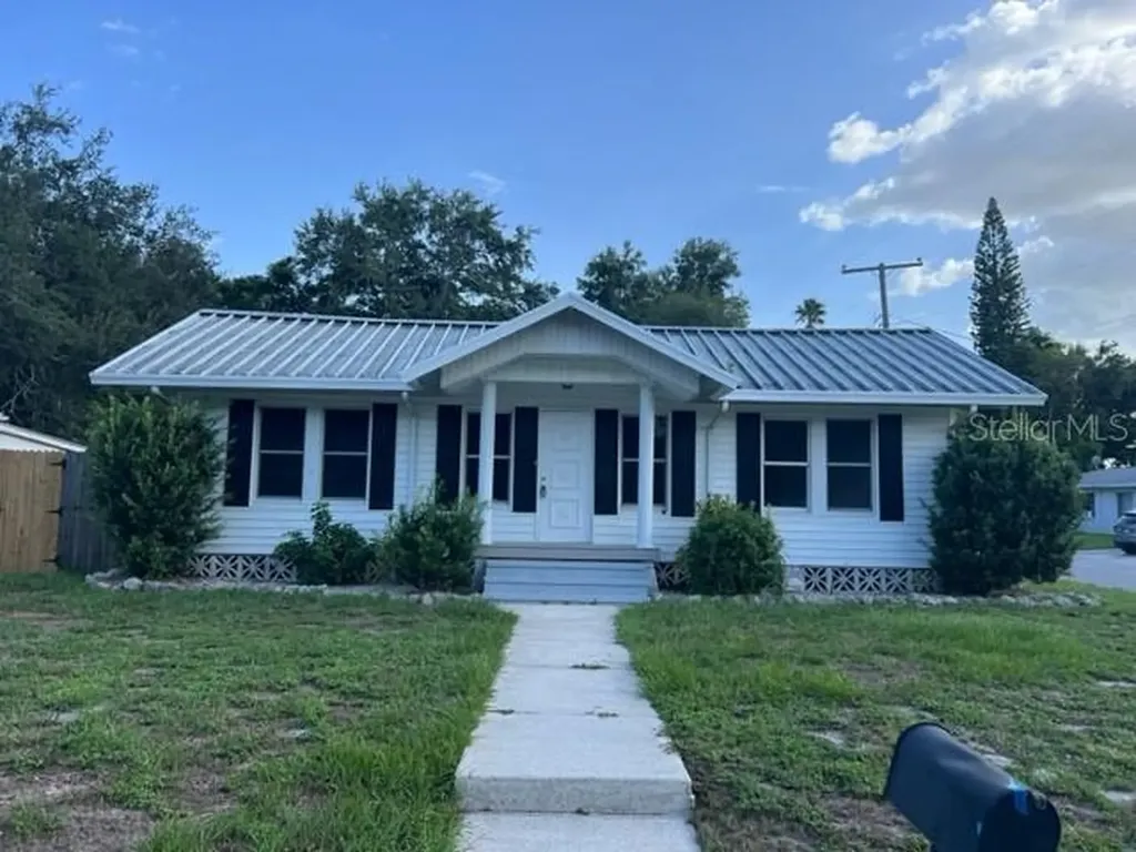 1621 14th Avenue W Bradenton FL 34205