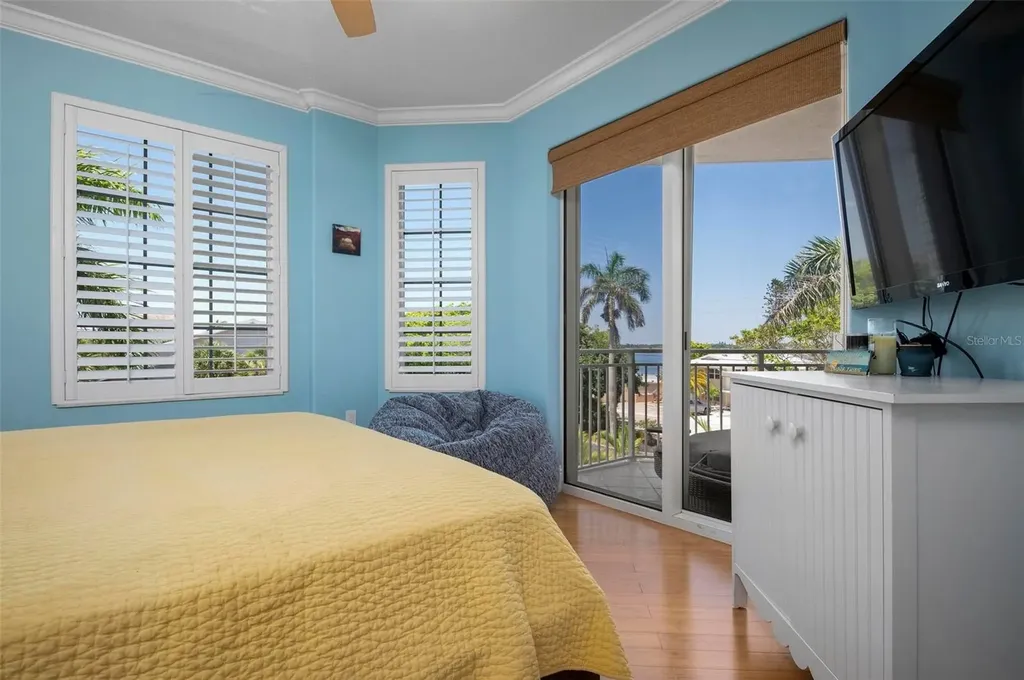 9122 Midnight Pass Road Sarasota FL 34242