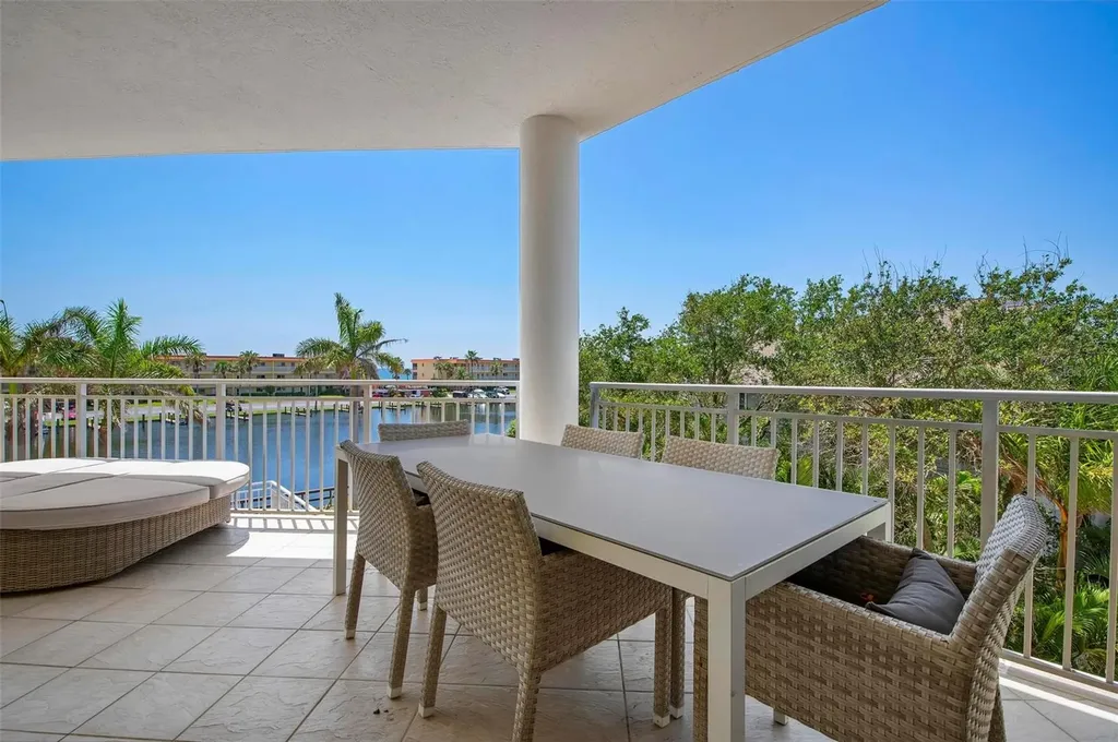 9122 Midnight Pass Road Sarasota FL 34242