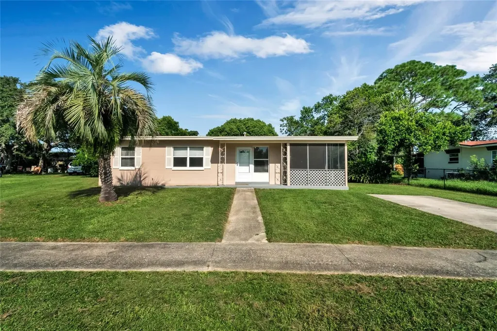 952 N Village Drive Deltona FL 32725