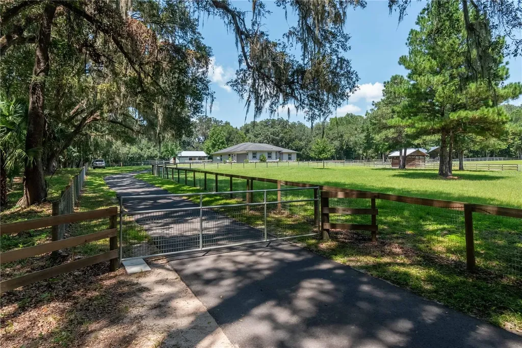7869 NW 210th Street Micanopy FL 32667