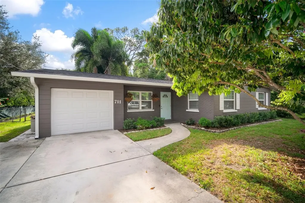 711 44th Street W Bradenton FL 34209