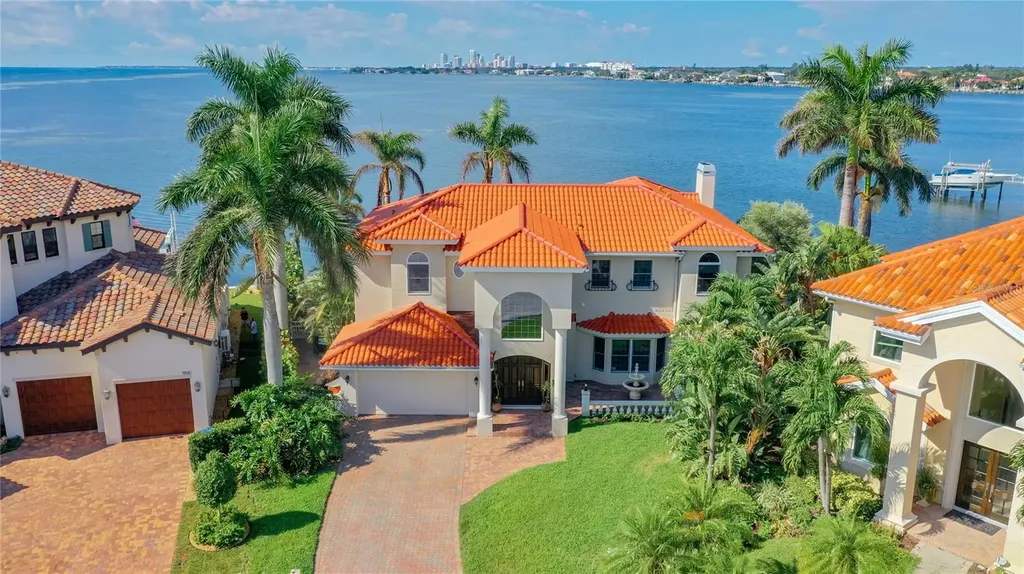 1901 Carolina Avenue NE St Petersburg FL 33703