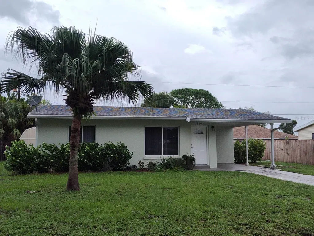 2044 Garden Lane Bradenton FL 34205