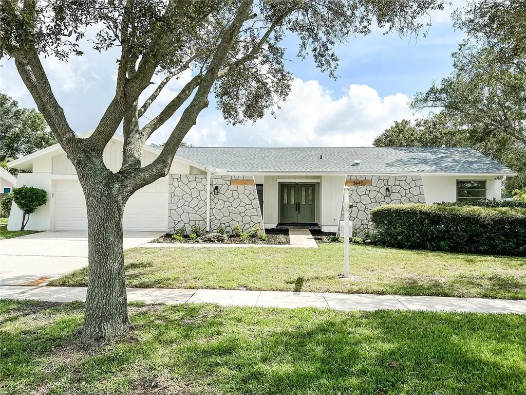 2647 Clubhouse Drive N Clearwater FL 33761