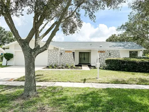 2647 Clubhouse Drive N Clearwater FL 33761