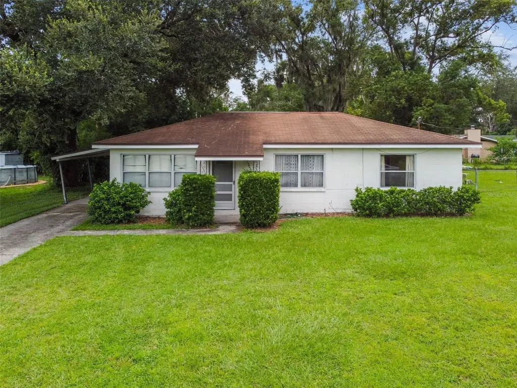 1008 N Palm Drive Plant City FL 33563