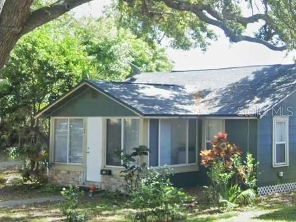 1744 27th Avenue N St Petersburg FL 33713