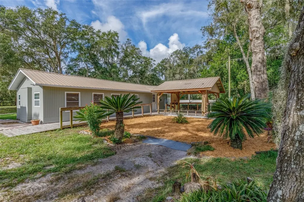 503 N State Road 21 Hawthorne FL 32640