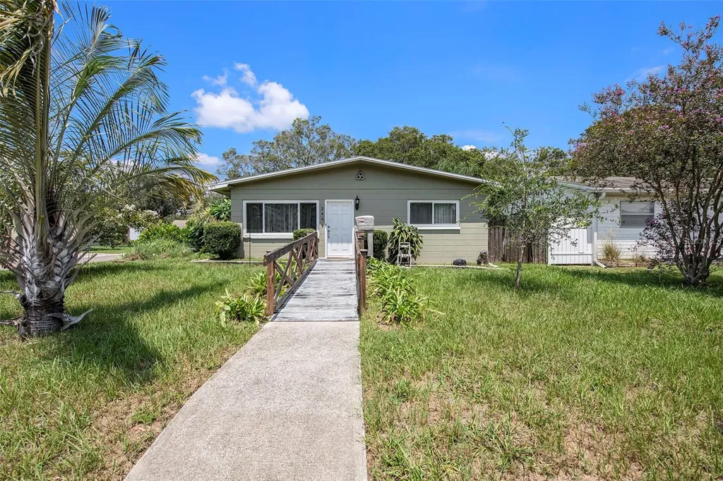 2499 39th Avenue N St Petersburg FL 33714