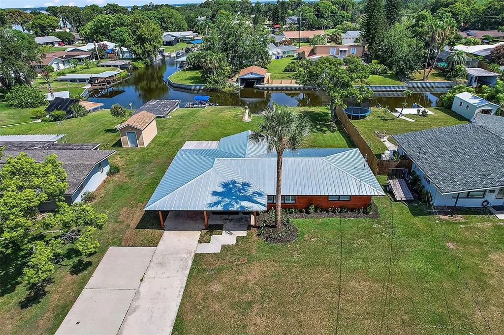 506 First Street Tavares FL 32778