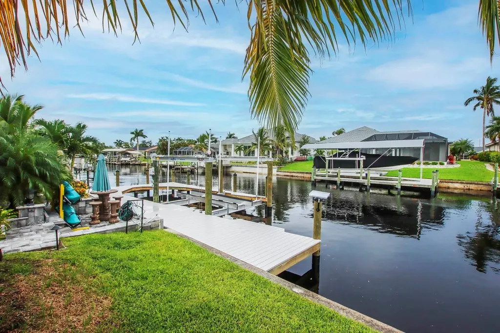 3328 SE 18th Avenue Cape Coral FL 33904