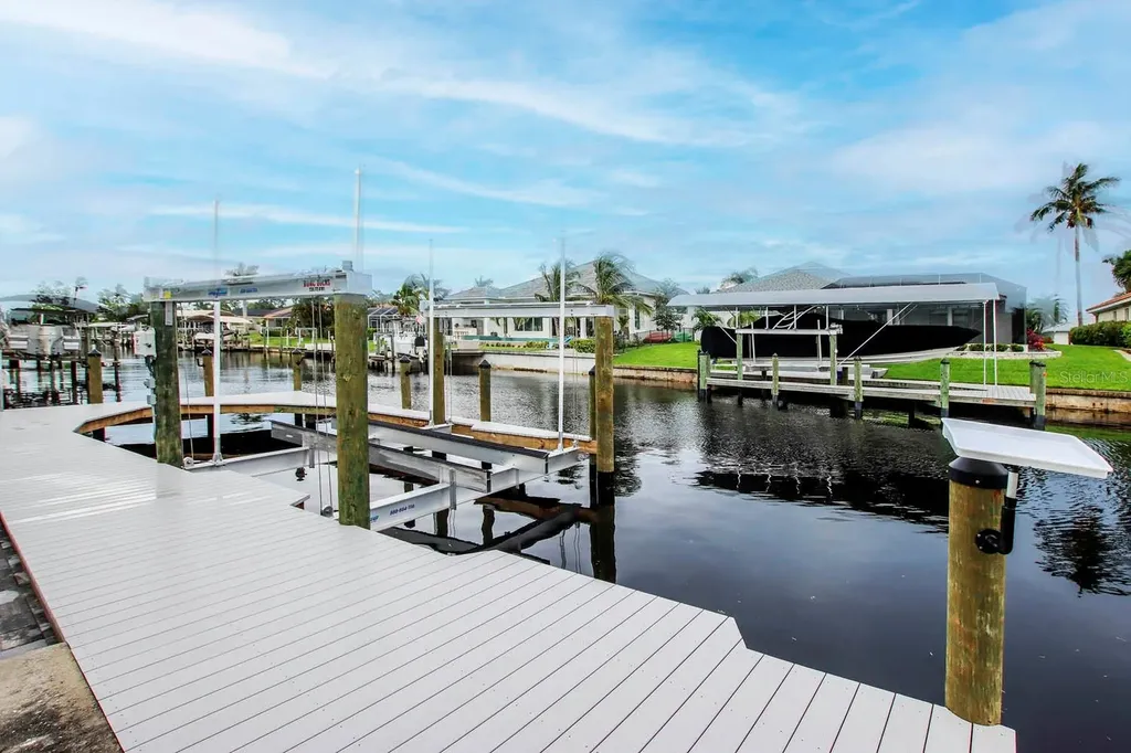 3328 SE 18th Avenue Cape Coral FL 33904