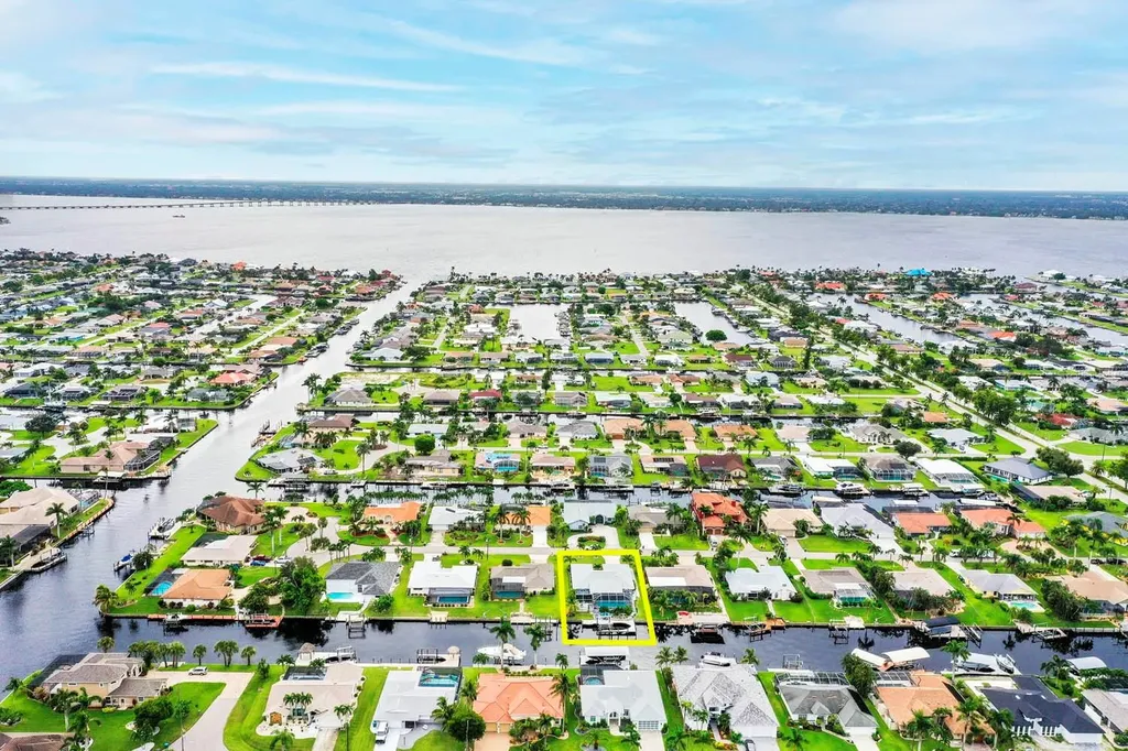 3328 SE 18th Avenue Cape Coral FL 33904