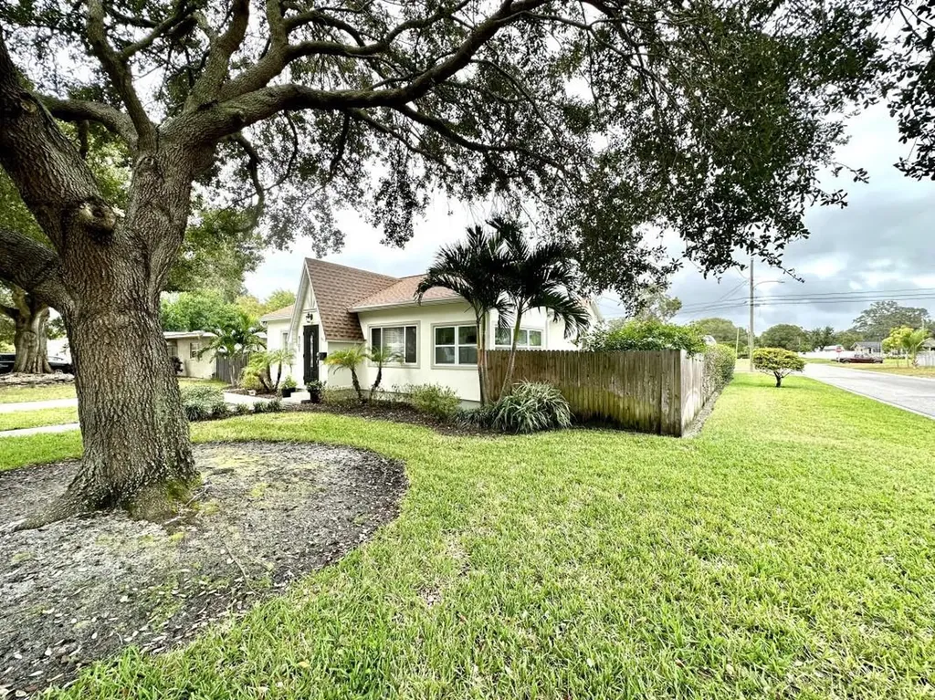4701 33rd Avenue N St Petersburg FL 33713