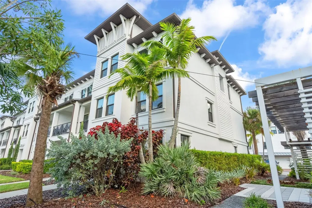 4931 W Paul Avenue Tampa FL 33611
