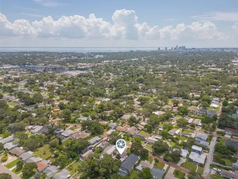 847 41st Avenue N St Petersburg FL 33703