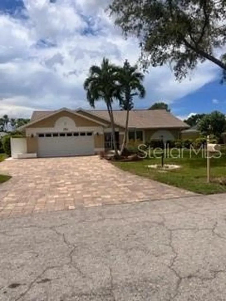 19294 Pine Run Lane Fort Myers FL 33967