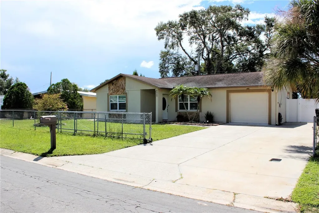 4520 W Paris Street Tampa FL 33614