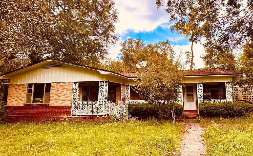 7260 SE County Line Road Lulu FL 32061