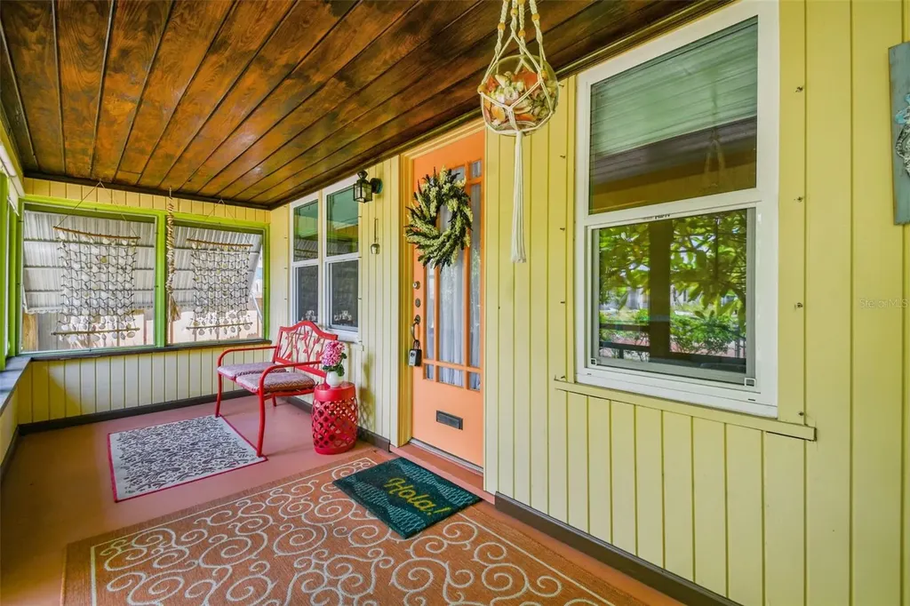 1531 18th Avenue N St Petersburg FL 33704
