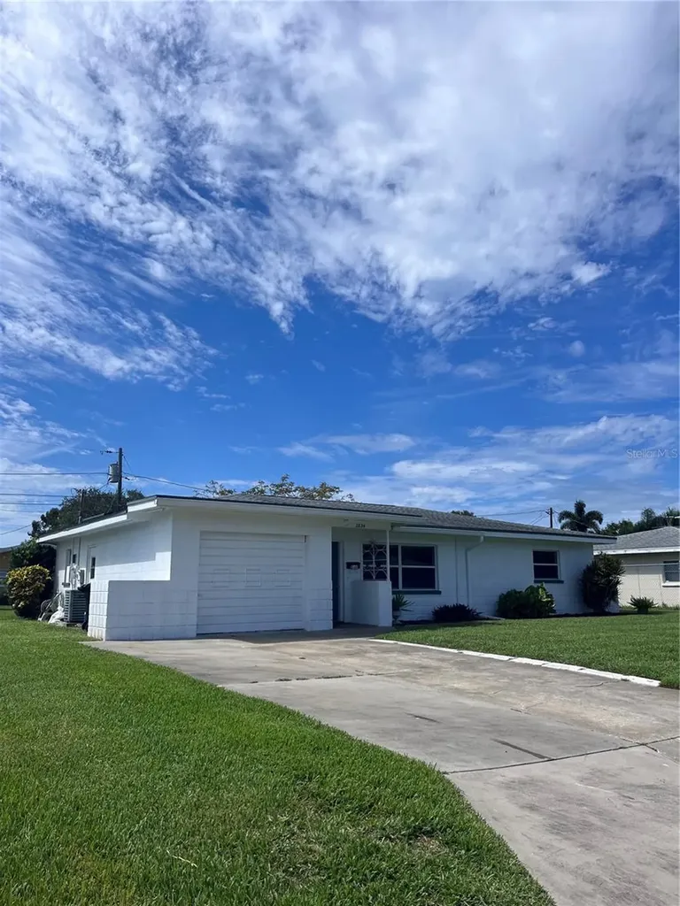 2834 63rd Avenue S St Petersburg FL 33712