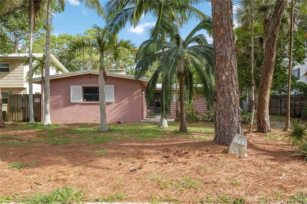 433 66th Avenue S St Petersburg FL 33705