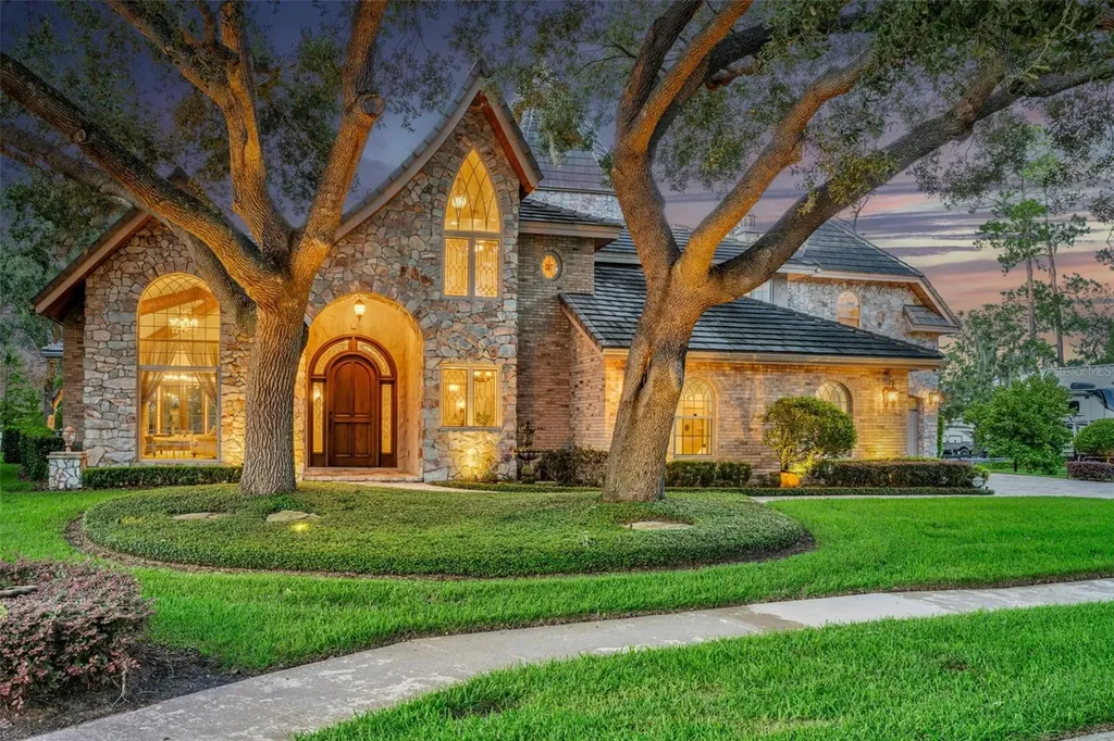 8649 Amber Oak Court Orlando FL 32817