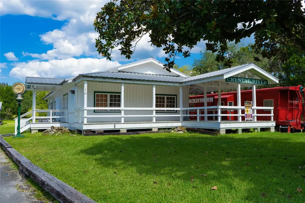 464 NE 2nd Street Crystal River FL 34429