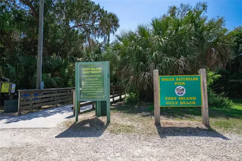 464 NE 2nd Street Crystal River FL 34429