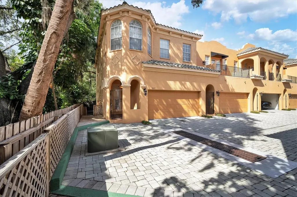 2917 Hansen Manor Lane Tampa FL 33611