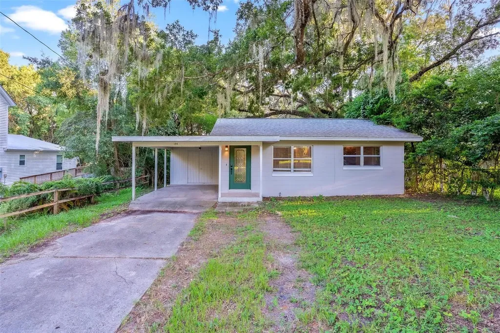 104 E Mcclendon Street Lady Lake FL 32159