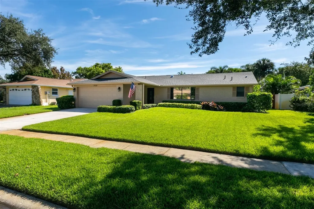 7939 17th Way N St Petersburg FL 33702