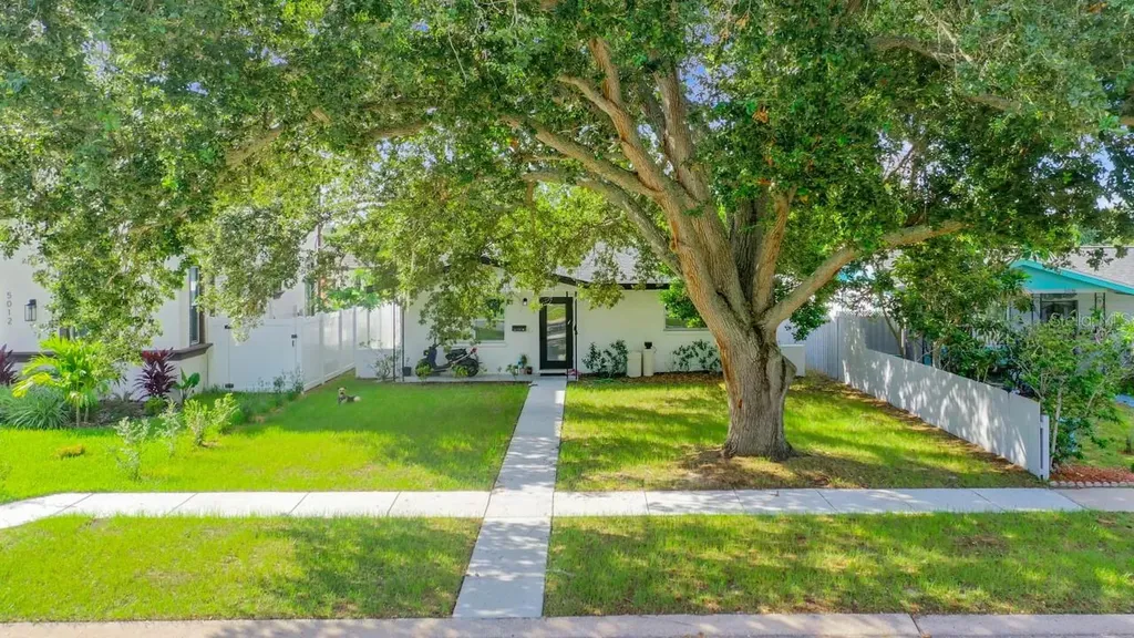 5022 10th Avenue N St Petersburg FL 33710