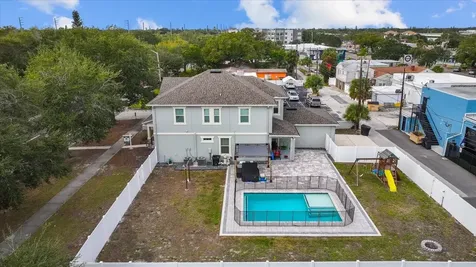 2915 1st Avenue S St Petersburg FL 33712