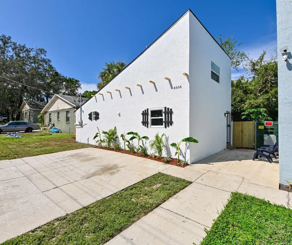 8606 N Semmes Street Tampa FL 33604