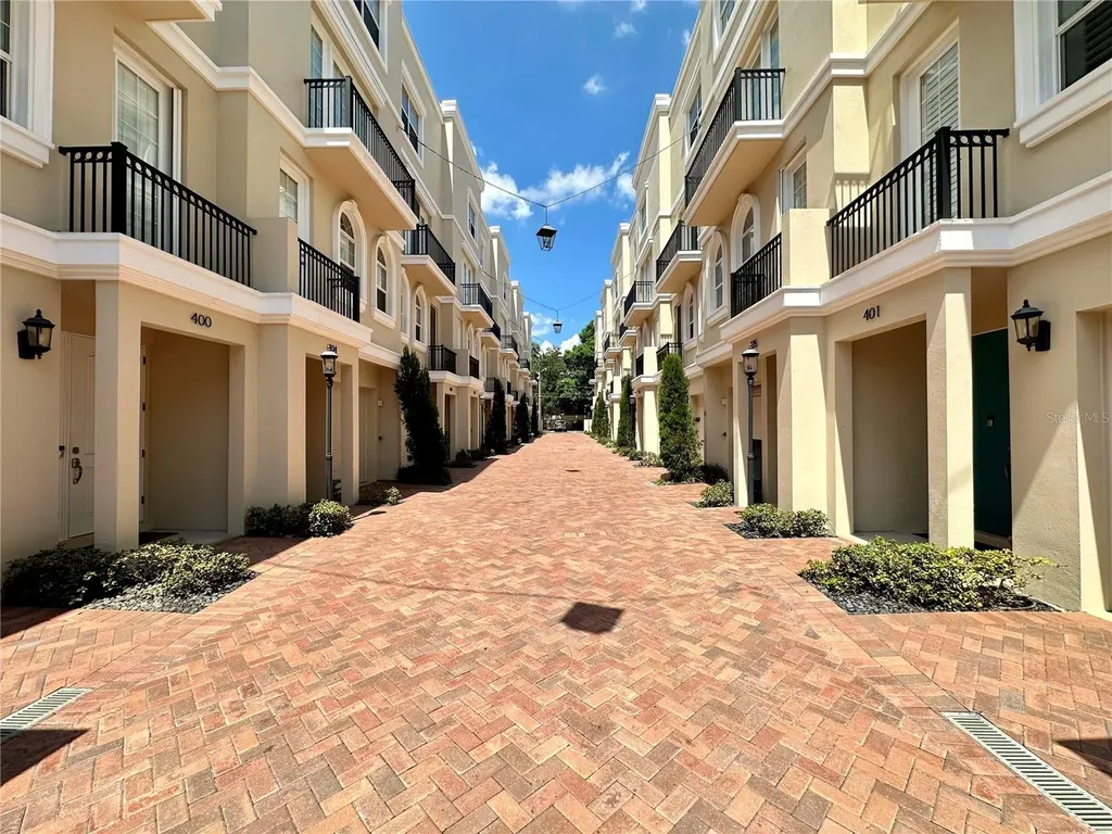 424 Regent Lane N St Petersburg FL 33701
