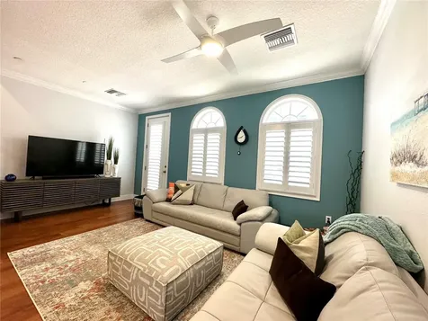 424 Regent Lane N St Petersburg FL 33701