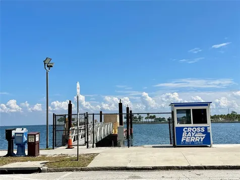 424 Regent Lane N St Petersburg FL 33701