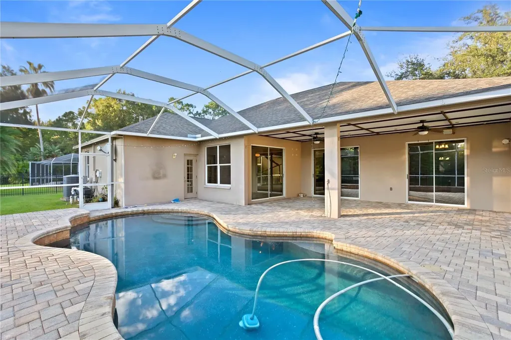 10750 Ayshire Drive Tampa FL 33626